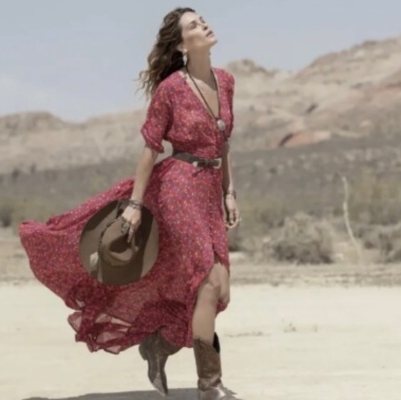 RAMBLING ROSE GOWN From the SPELL COLLECTIVE - Picture 2 of 10